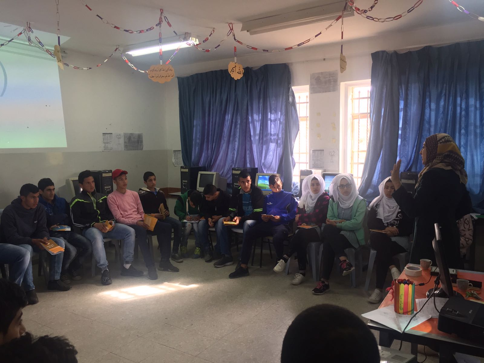 كهرباء القدس تعقد ورشتين توعويتين حول ترشيد استهلاك الكهرباء في مدرستي وادي فوقين وبنات الوادي الاخضر
